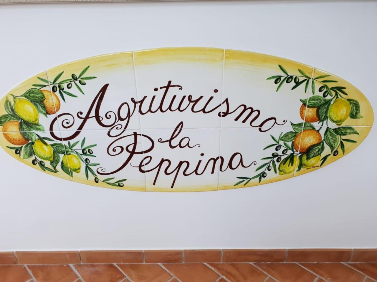 Agriturismo La Peppina มัสซาลูเบรนเซ ภายนอก รูปภาพ