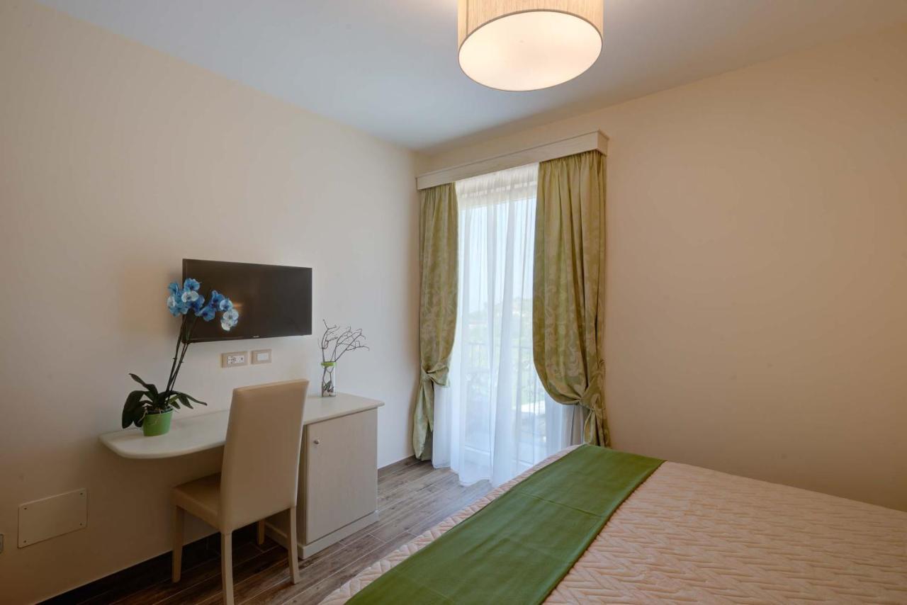 Agriturismo La Peppina มัสซาลูเบรนเซ ภายนอก รูปภาพ