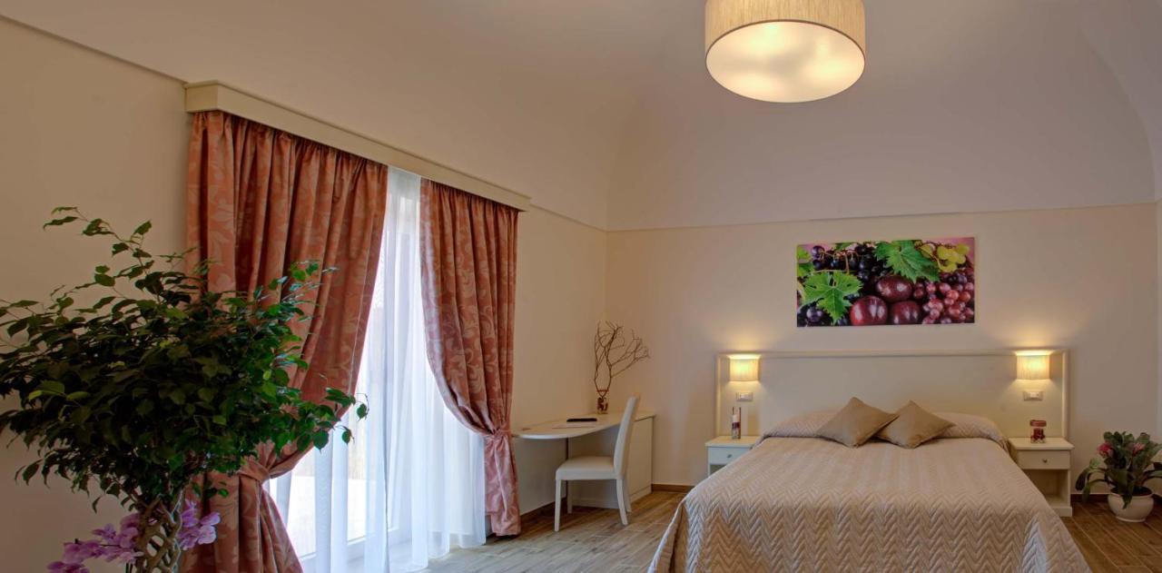 Agriturismo La Peppina มัสซาลูเบรนเซ ภายนอก รูปภาพ
