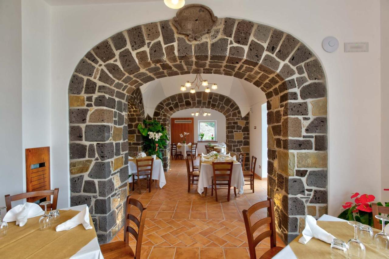 Agriturismo La Peppina มัสซาลูเบรนเซ ภายนอก รูปภาพ