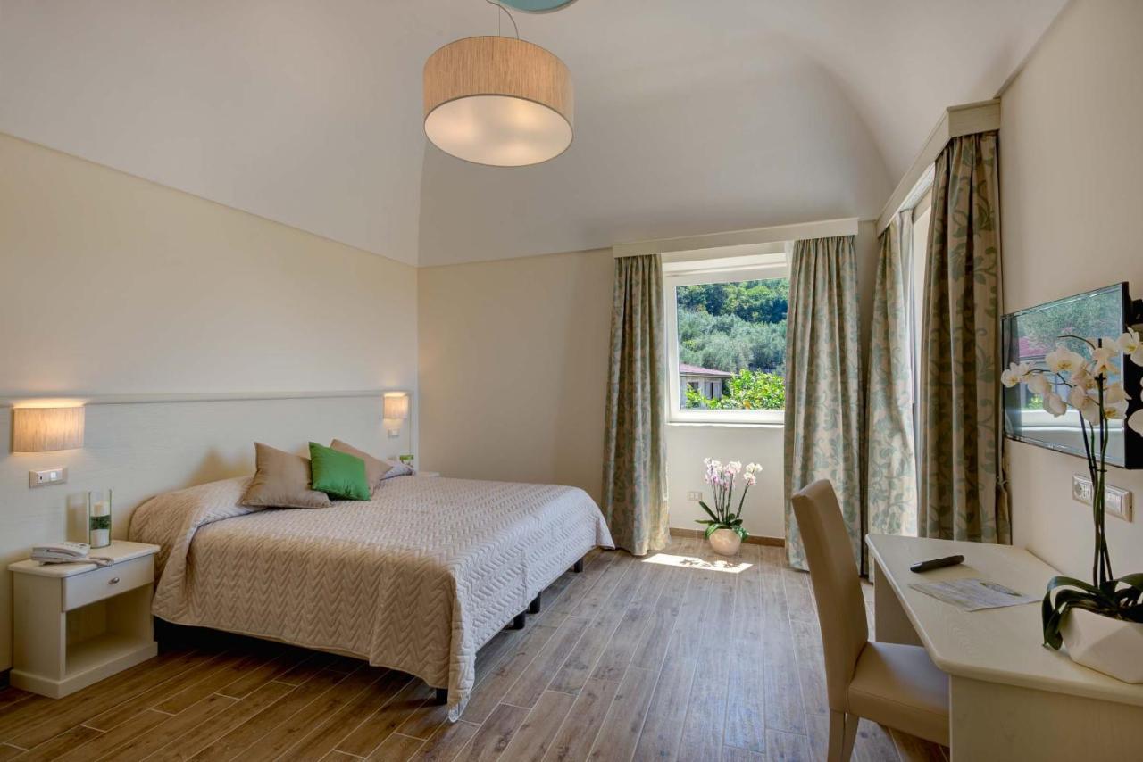 Agriturismo La Peppina มัสซาลูเบรนเซ ภายนอก รูปภาพ