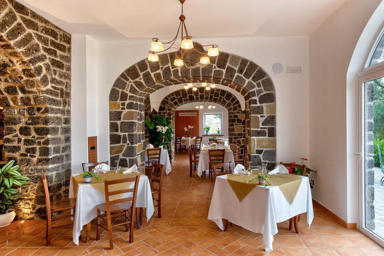 Agriturismo La Peppina มัสซาลูเบรนเซ ภายนอก รูปภาพ