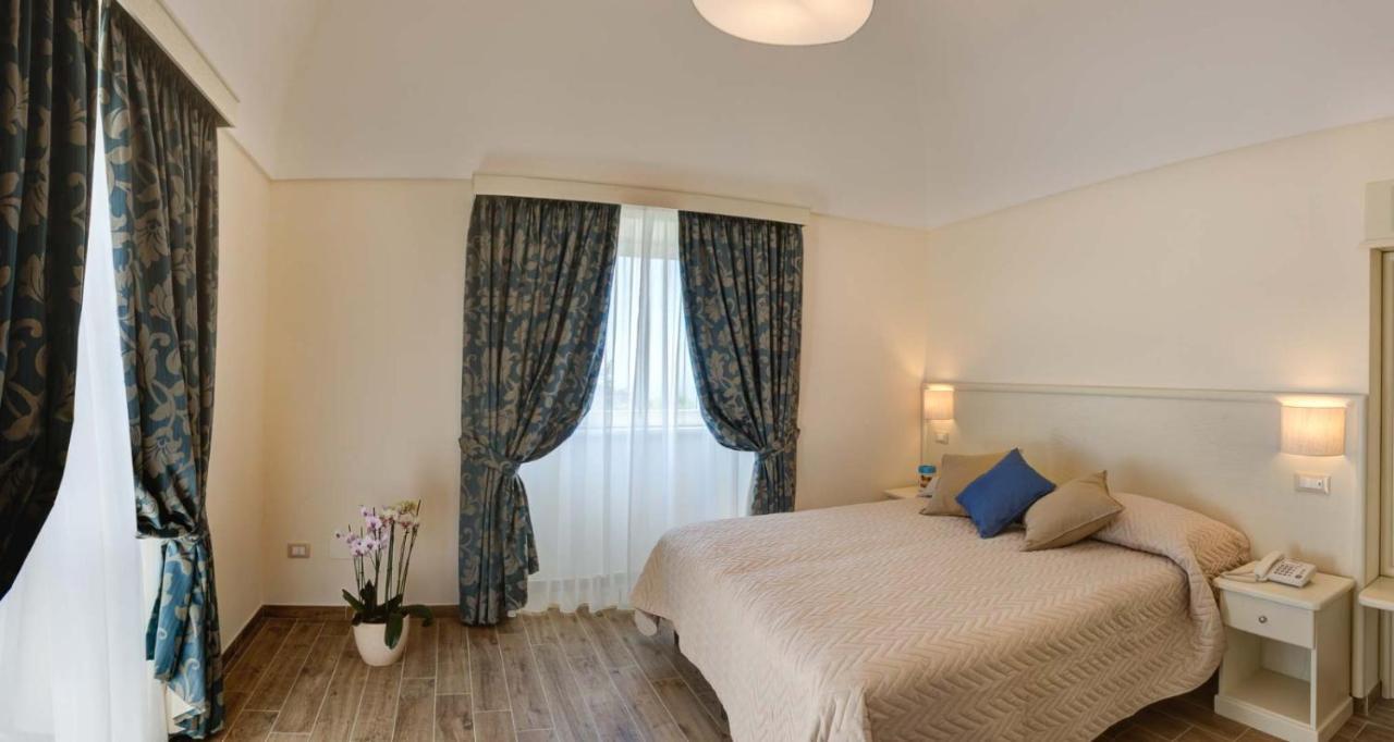 Agriturismo La Peppina มัสซาลูเบรนเซ ภายนอก รูปภาพ